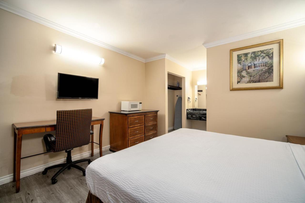 Sea Rock - Angeles Hotel 2*