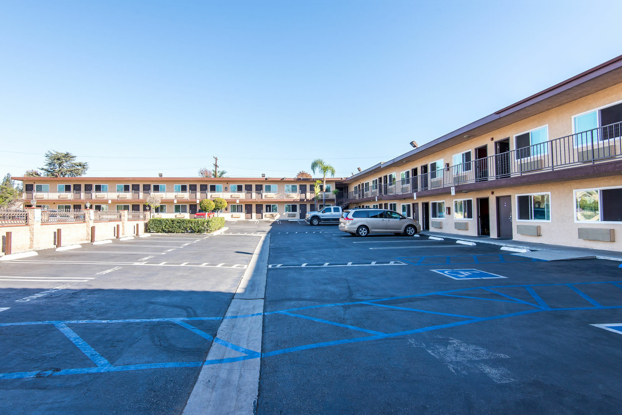 Sea Rock - Angeles Hotel Gardena