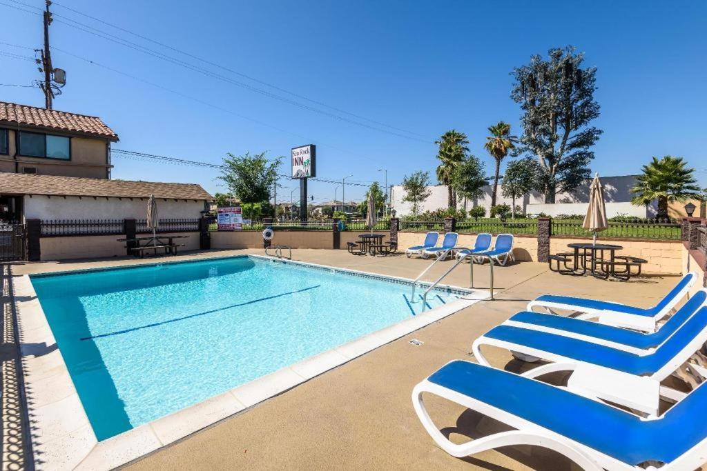 Sea Rock - Angeles Hotel Gardena